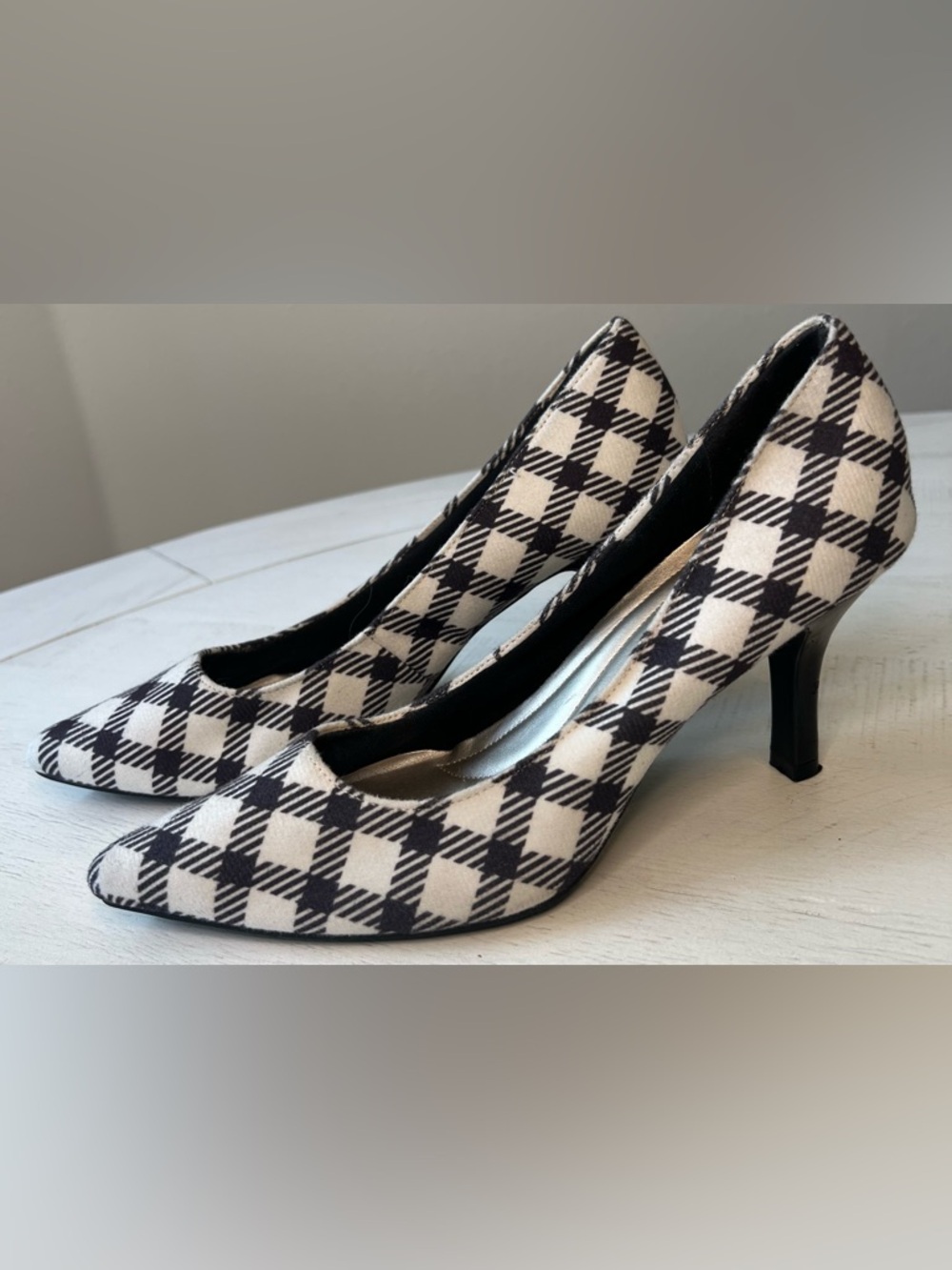 Comfort Plus by Predictions Classic Black and Cream Plaid Women's Pumps